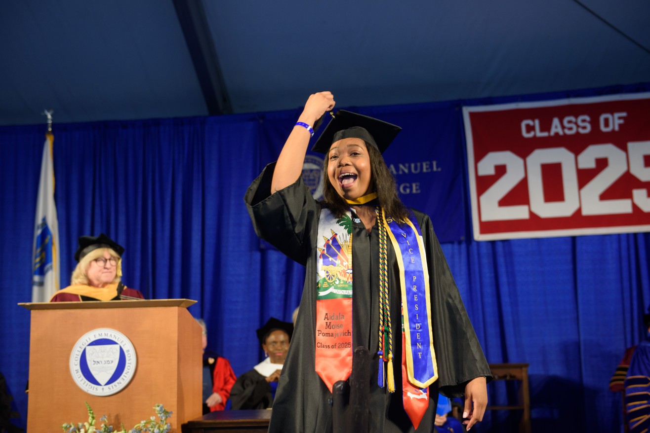 Aidala Pomjevich turns the tassel from the stage